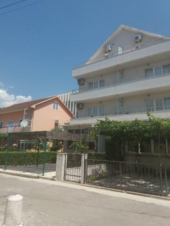טיווט Mona&Mike Apartments מראה חיצוני תמונה